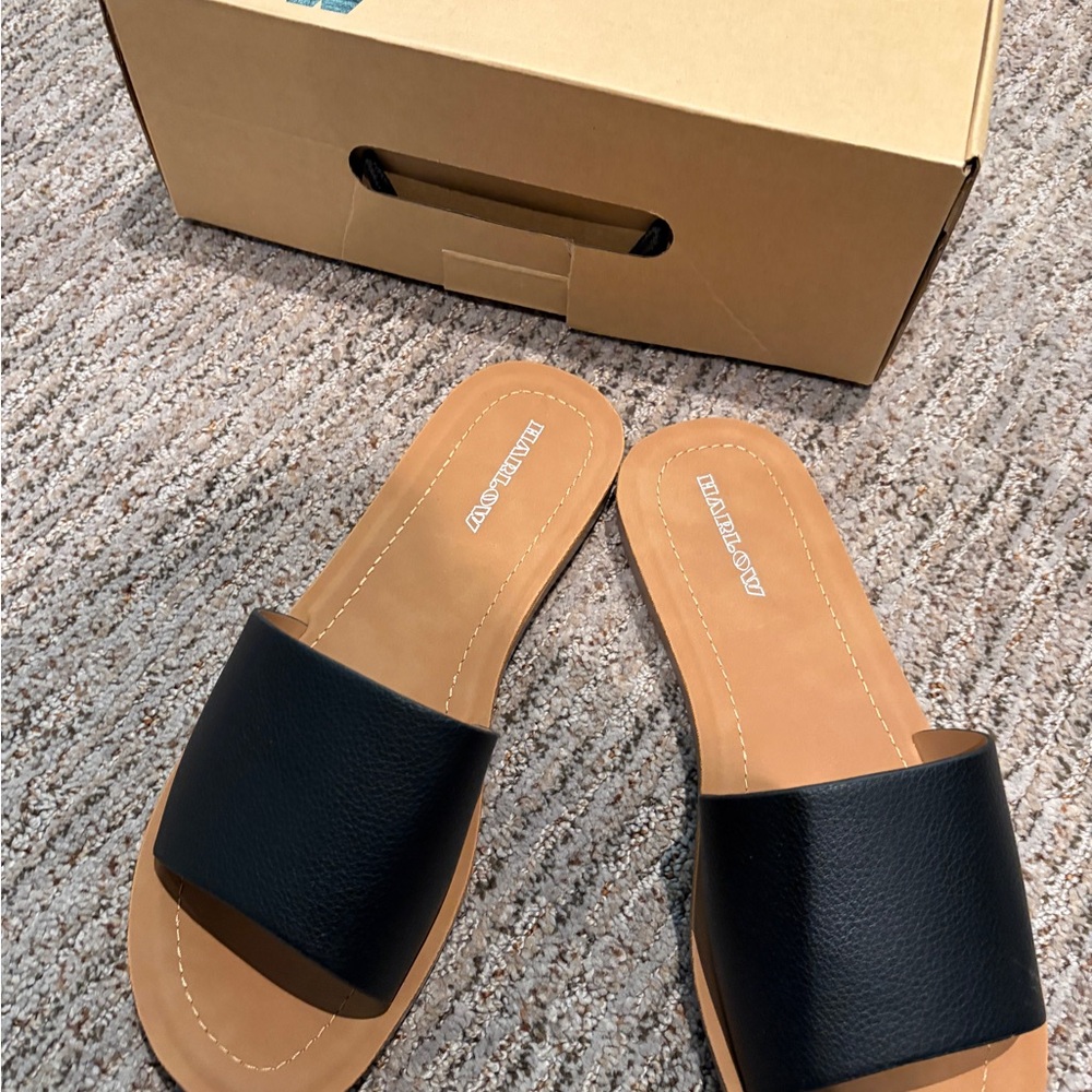 NWT HARLOW slides size 9